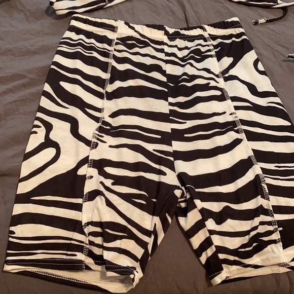 Two piece set - Picture 3 of 3